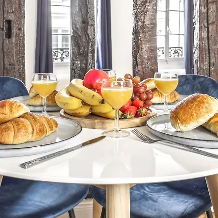 Le Marais 1br Place Saint 아파트 *
