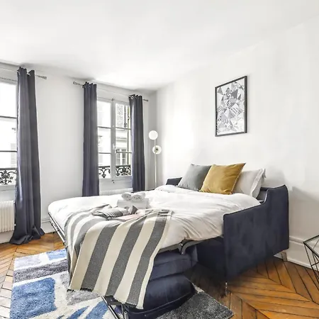 Le Marais 1br Place Saint Paryż