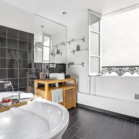 Le Marais 1br Place Saint Apartament Paryż