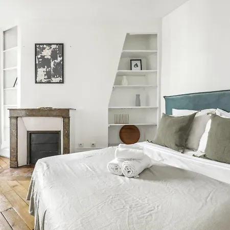 Le Marais 1br Place Saint * Paryż